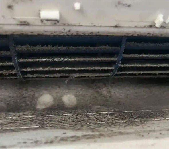 三山空调吹的风有股烧焦味是怎么回事